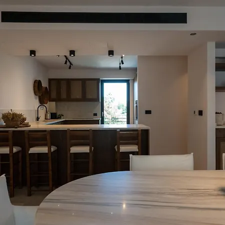 Ovilio Villa Kalamata