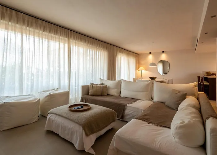 Ovilio Villa Calamata